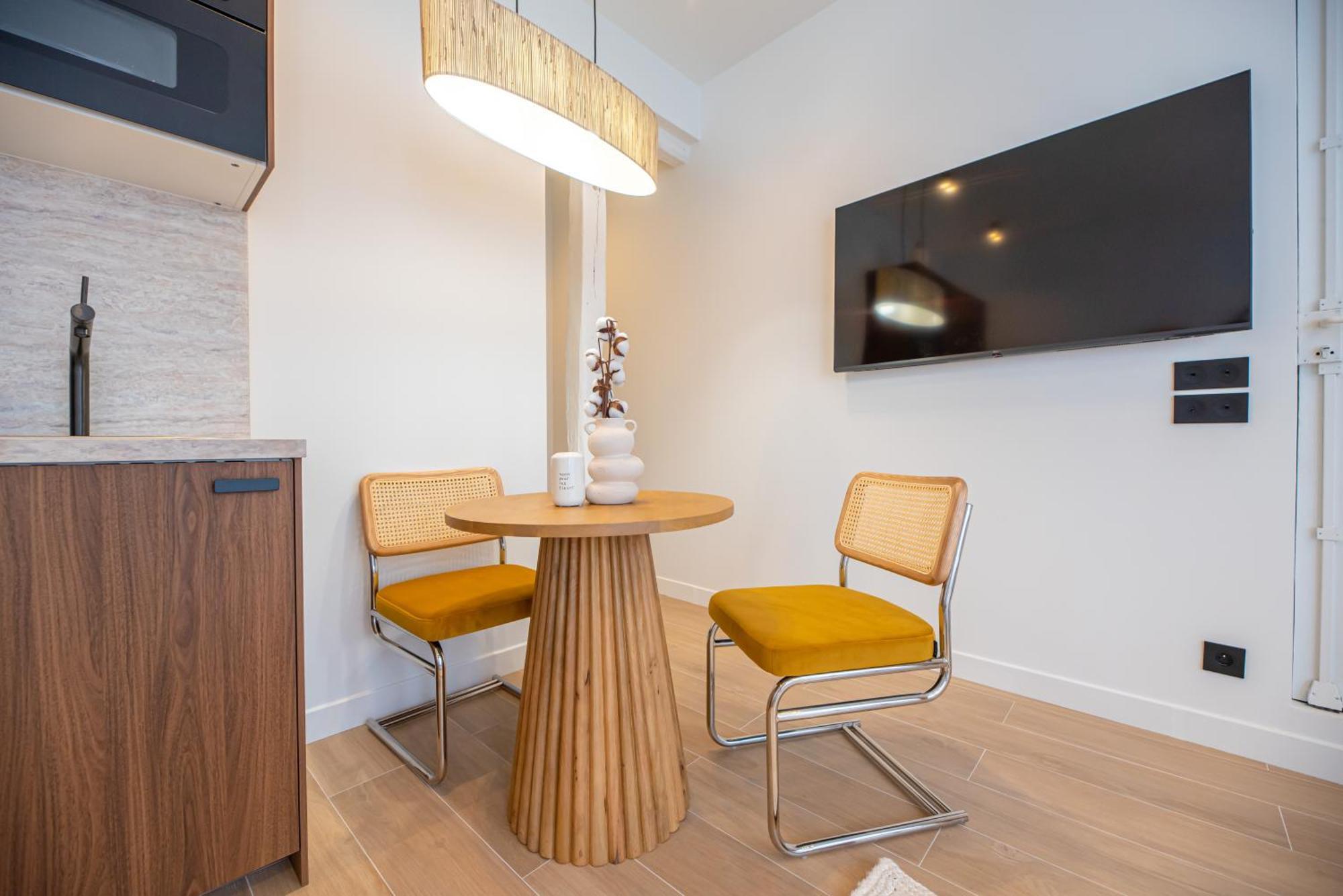 Appartement In Montmartre *